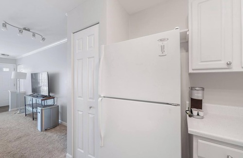 West Dundee Apartment | Landing | Incredible 1BD, Gym, Tennis Court
