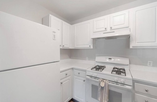 West Dundee Apartment | Landing | Incredible 1BD, Gym, Tennis Court