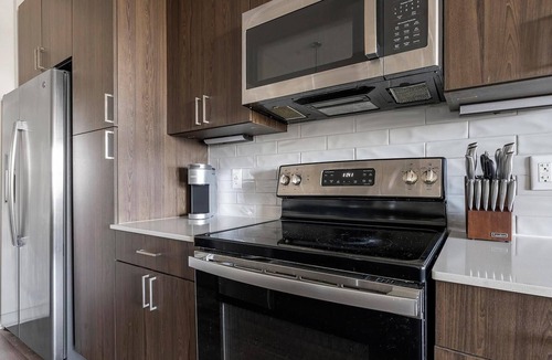 Biggar Apartment | Landing | Modern 1BD, Clubhouse, Gym