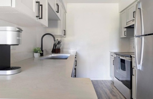 Fruitville Apartment | Landing | Modern 1BD, Clubhouse, Gym