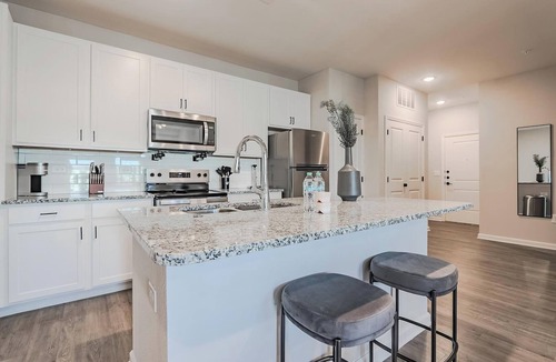 San Marcos Apartment | Landing | Modern 1BD, Clubhouse, Gym