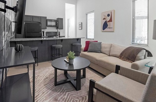 Downtown Memphis Apartment | Landing | Modern 1BD, Courtyard, Gym
