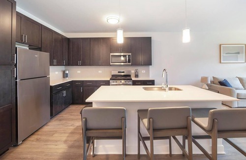 Schaumburg Apartment | Landing | Modern 1BD, Gym, Clubhouse