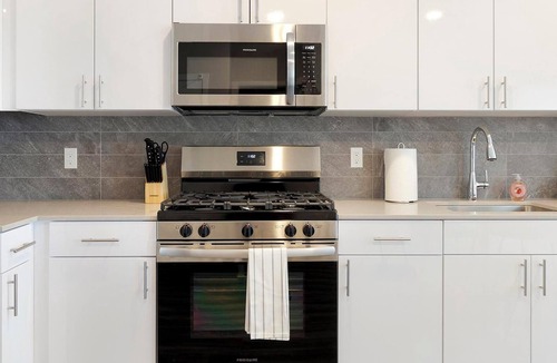 New Haven Apartment | Landing | Modern 1BD, Gym, Yoga Studio