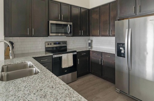 Conroe Apartment | Landing | Modern 1BD, Gym