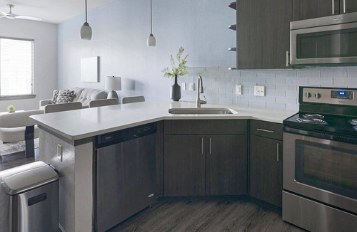 Memorial Apartment | Landing | Modern 1BD, Gym
