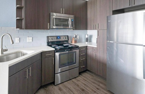 Memorial Apartment | Landing | Modern 1BD, Gym
