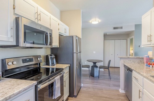 Greenbell Apartment | Landing | Modern 1BD, Gym, Pool