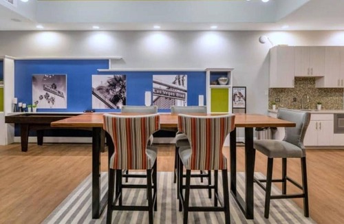 Greenbell Apartment | Landing | Modern 1BD, Gym, Pool
