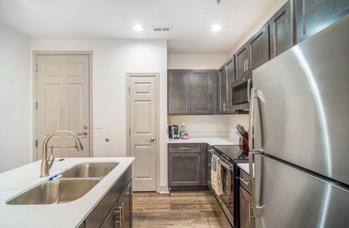 Corryville Apartment | Landing | Modern 1BD, Pool, Gym