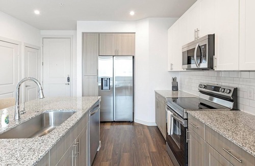 Fate Apartment | Landing | Modern 1BD, Pool, Gym