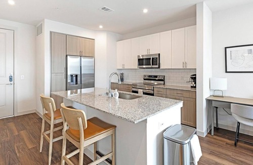 Fate Apartment | Landing | Modern 1BD, Pool, Gym