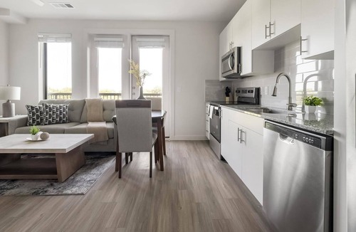 Sweetbriar Apartment | Landing | Modern 1BD, Pool, Gym