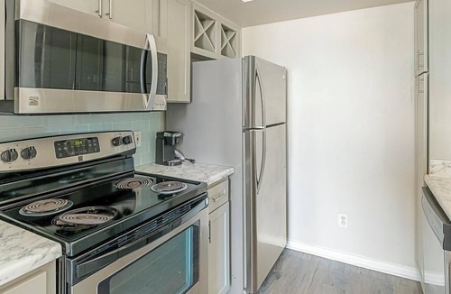 Briarforest Apartment | Landing | Modern 1BD, Pool, Gym