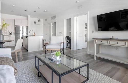 Leander Apartment | Landing | Modern 1BD, Pool, Gym