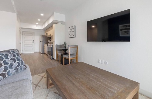 North Mountain Apartment | Landing | Modern 1BD, Pool, Gym