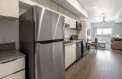 North Mountain Apartment | Landing | Modern 1BD, Pool, Gym