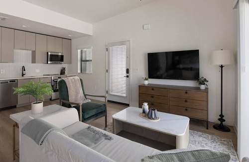 North Mountain Apartment | Landing | Modern 1BD, Pool, Game Room