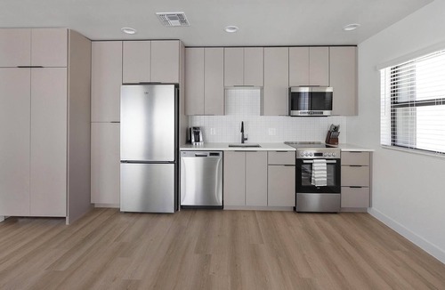 North Mountain Apartment | Landing | Modern 1BD, Pool, Game Room