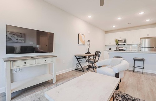Fort Myers Apartment | Landing | Modern 1BD, Pool