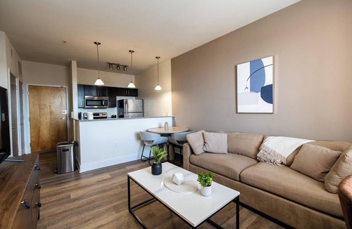 Church Hill Apartment | Landing | Modern 1BD, Rooftop Lounge, Gym