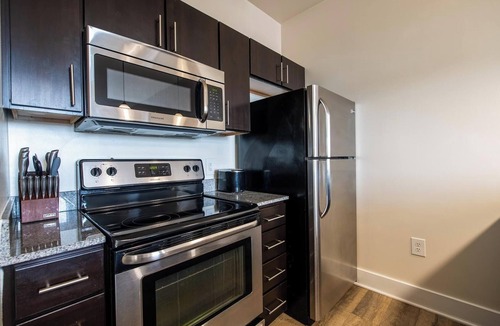 Church Hill Apartment | Landing | Modern 1BD, Rooftop Lounge, Gym
