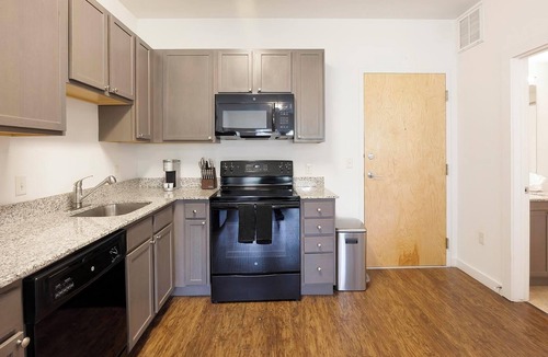 Church Hill Apartment | Landing | Modern 1BD, Rooftop Lounge, Pool