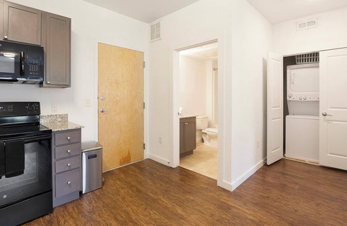 Church Hill Apartment | Landing | Modern 1BD, Rooftop Lounge, Pool