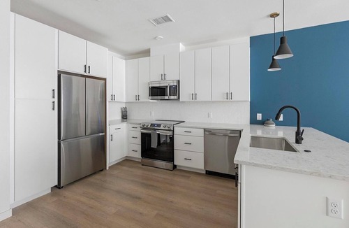 Civic Center Apartment | Landing | Modern 1BD, Rooftop Lounge, Gym