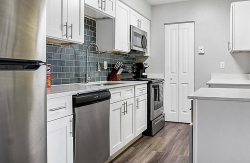 Indianapolis Apartment | Landing | Modern 1BD, Courtyard, Gym