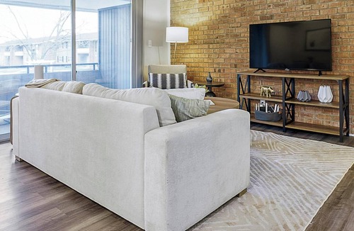 Indianapolis Apartment | Landing | Modern 1BD, Courtyard, Gym