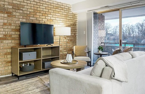 Indianapolis Apartment | Landing | Modern 1BD, Courtyard, Gym