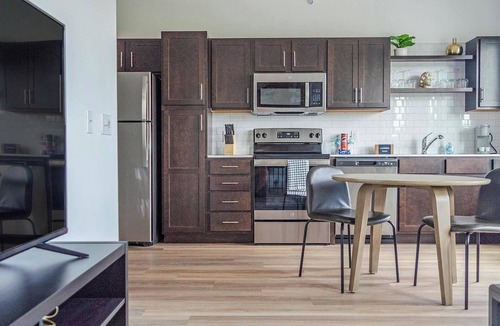 McCordsville Apartment | Landing | Modern 1BD, Gym, Pool