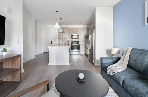 Ono Island Apartment | Landing | Modern 1BD, Yoga Studio, Gym