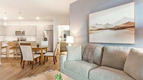 Northgate Apartment | Landing Modern 2BD Gym Pool