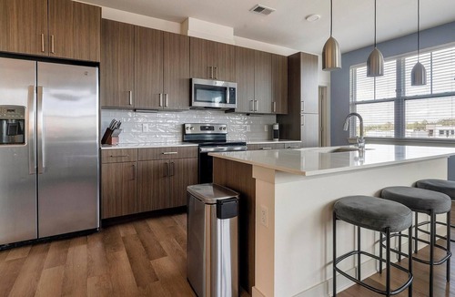 Biggar Apartment | Landing | Modern 2BD, Gym, Clubhouse