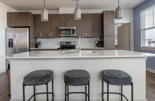 Biggar Apartment | Landing | Modern 2BD, Gym, Clubhouse