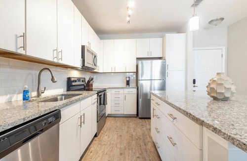 Land O' Lakes Apartment | Landing | Modern 2BD, Clubhouse, Gym