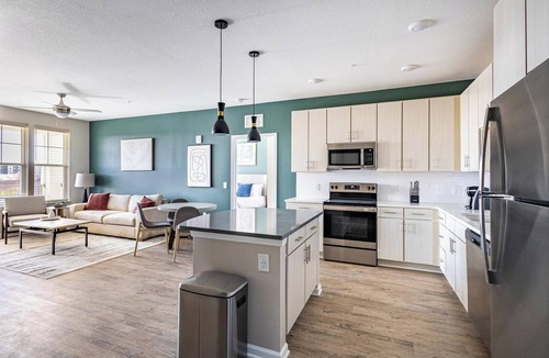 Kenton Apartment | Landing | Modern 2BD, Clubhouse, Pool