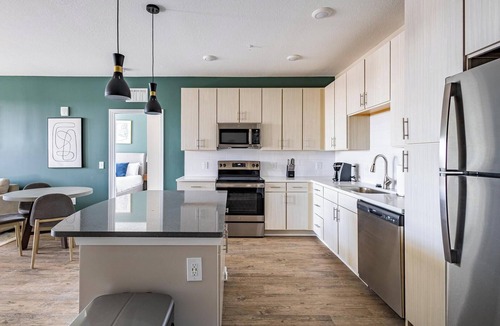 Kenton Apartment | Landing | Modern 2BD, Clubhouse, Pool