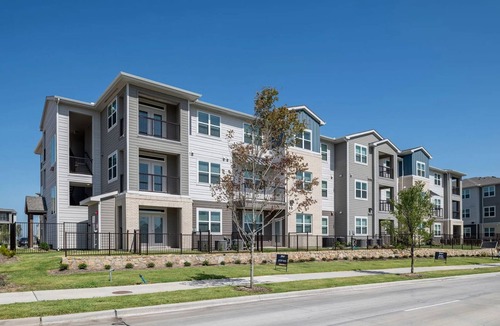 Fate Apartment | Landing | Modern 2BD, Clubhouse, Pool
