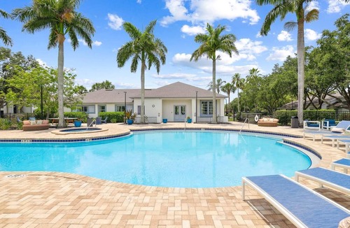 Fruitville Apartment | Landing | Modern 2BD, Gym, Clubhouse