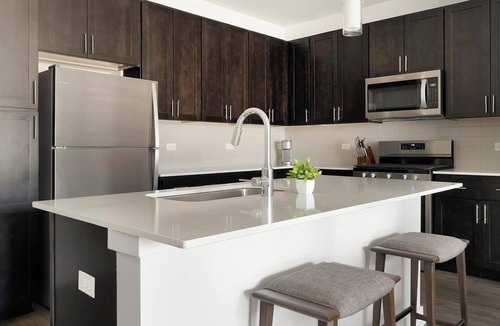 Schaumburg Apartment | Landing | Modern 2BD, Gym, Yoga Studio