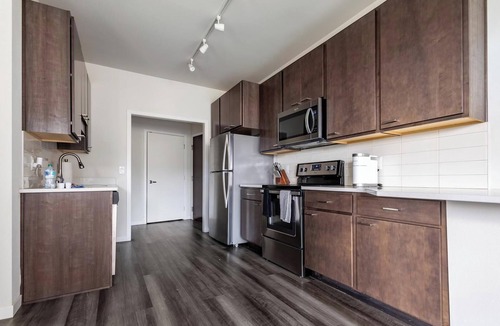 Milwaukee Apartment | Landing | Modern 2BD, Gym, Clubhouse
