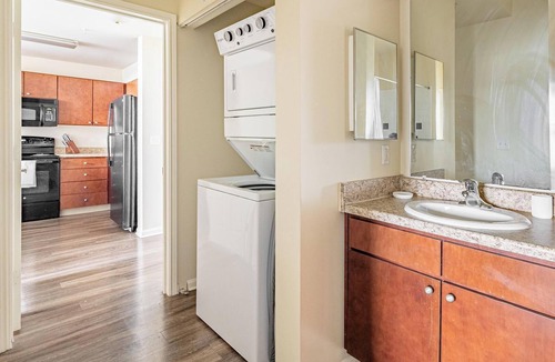 West New Haven Apartment | Landing | Modern 2BD, Gym