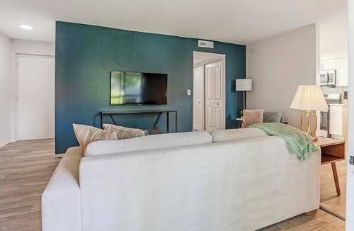Dunedin Apartment | Landing | Modern 2BD, Gym