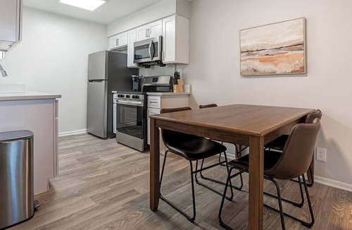 Dunedin Apartment | Landing | Modern 2BD, Gym