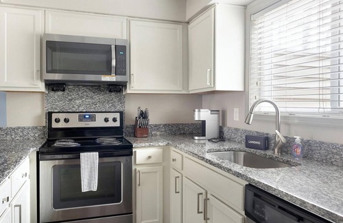 Crabtree Apartment | Landing | Modern 2BD, Gym, Clubhouse