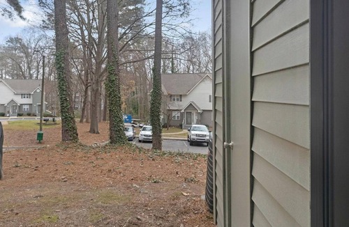 Crabtree Apartment | Landing | Modern 2BD, Gym, Clubhouse