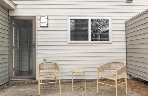 Crabtree Apartment | Landing | Modern 2BD, Gym, Clubhouse